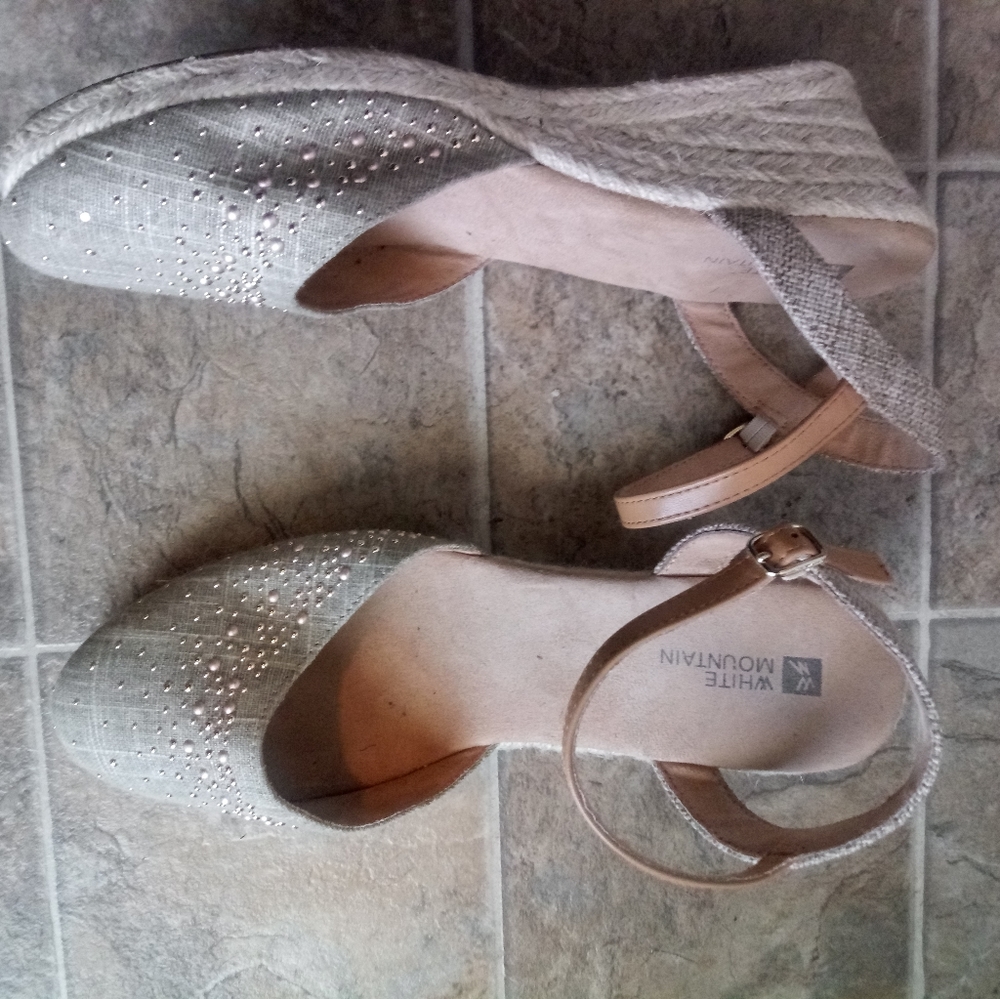 White Mountain Sandal size 9